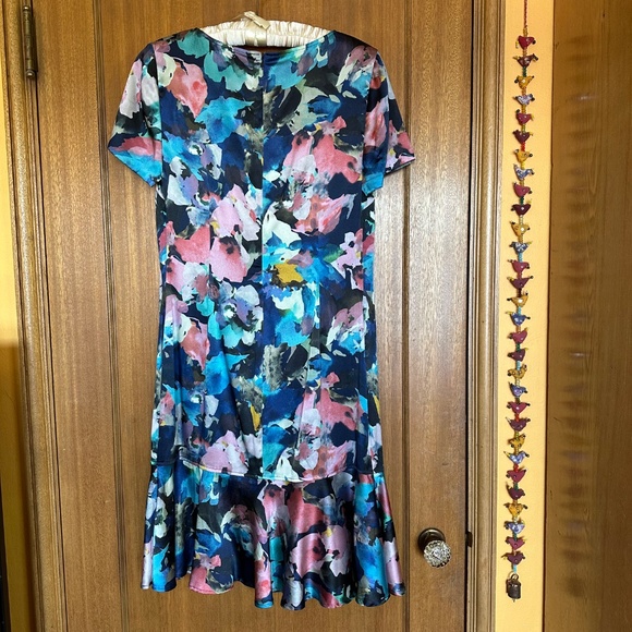 St. John Silk Dress size 6 - Picture 2 of 4